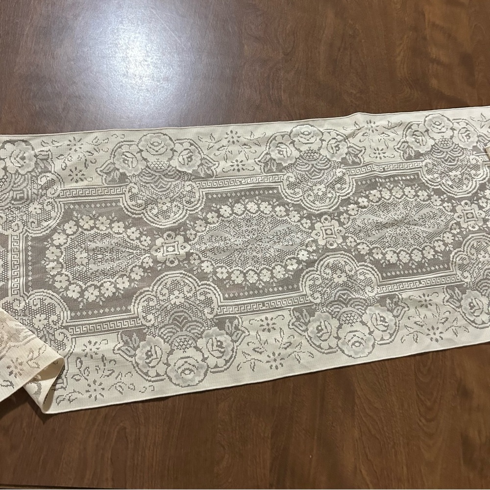 Lace dresser scarf